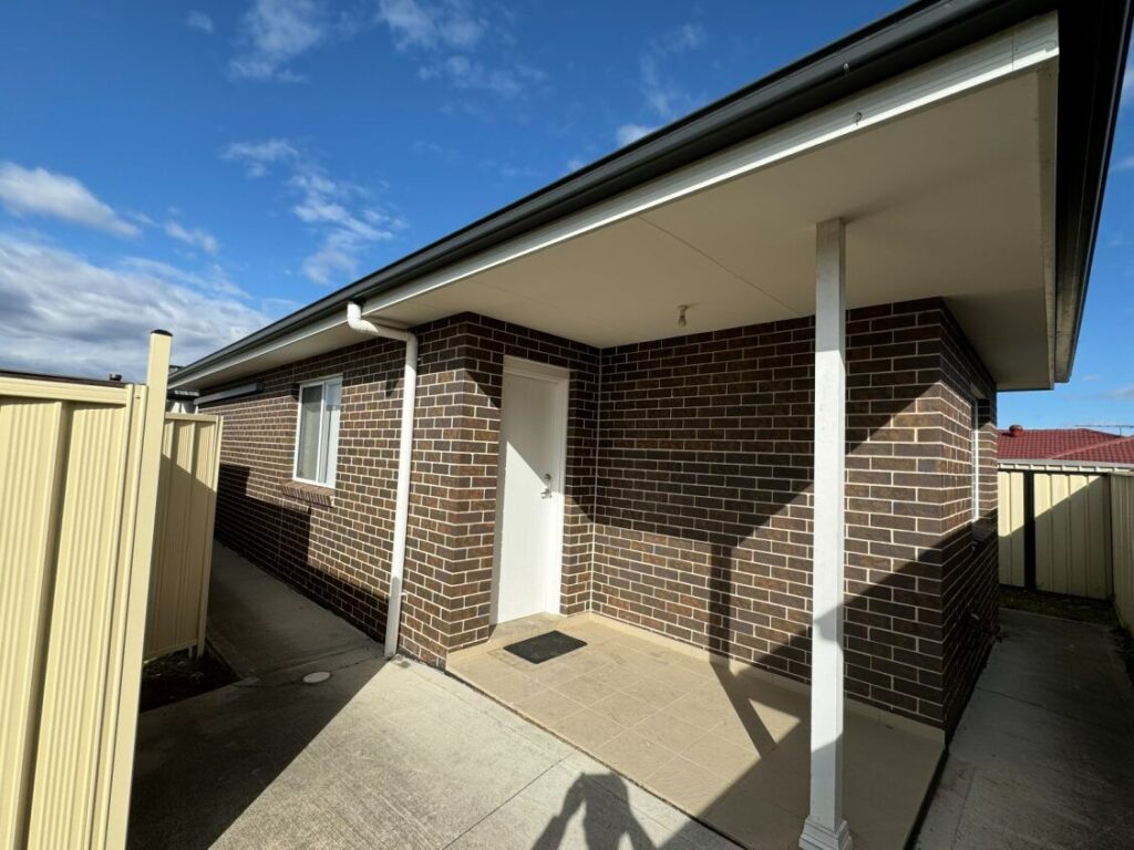 Hassall Grove SIL 1 Hassall grove grannyflat 1